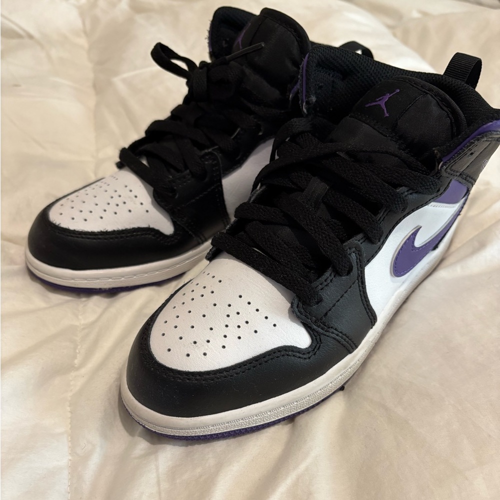 Mid Jordan 1s
